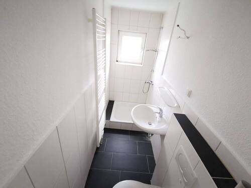 Badezimmer - 3 Zimmer Etagenwohnung zur Miete in Celle