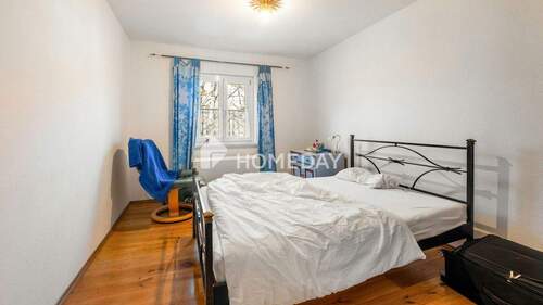 1. OG Schlafzimmer 1 - 