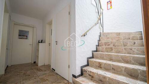 Flur/Treppenaufgang EG - 