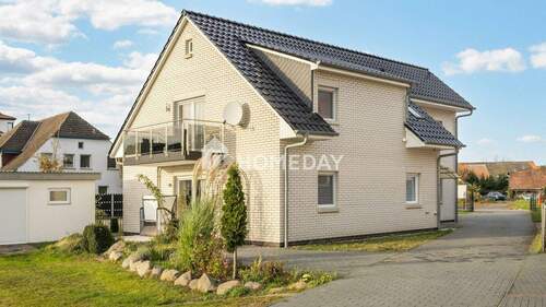 Außenansicht 1 - Möblierte 2-Zimmer-DG-Wohnung im Mehrfamilienhaus mit 4 WE - Paketkauf aller Wohnungen möglich