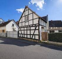 Charmantes Fachwerk-Ensemble mit vielseitigem Potenzial in Bergen-Enkheim