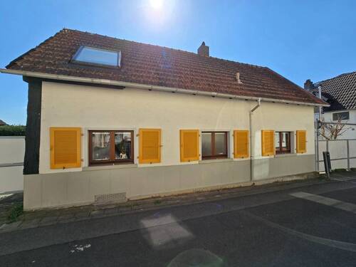 Haupthaus - 5 Zimmer Einfamilienhaus zum Kaufen in Bergen-Enkheim