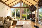 Wohnzimmer - Eleganz trifft Natur - Idyllisches Familienhaus mit Weitblick