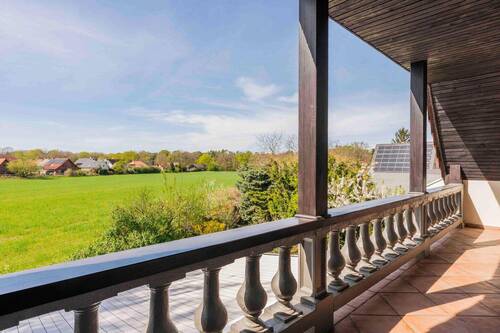 Überdachter Balkon mit Weitblick - 