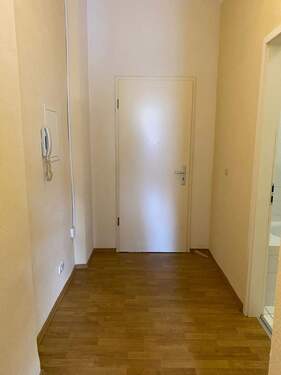 Flur Eingang - 2 Zimmer Etagenwohnung in Sonneberg