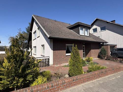 Straßenansicht - 5 Zimmer Einfamilienhaus in Lügde
