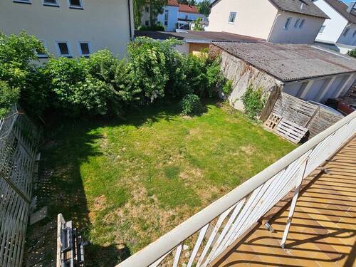 Blick in den Garten vom Balkon - 5 Zimmer Doppelhaushälfte in Waldkraiburg