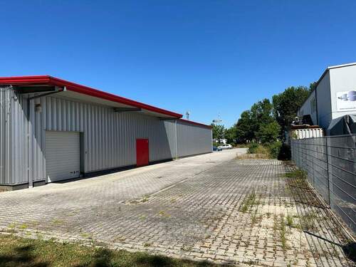 Anlieferungsfläche - Halle in Wang zum Kaufen