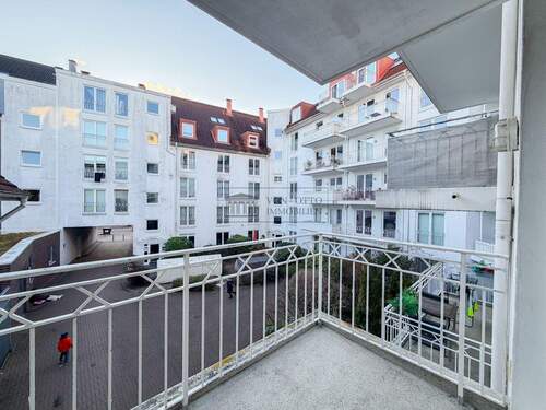 blick auf den Innenhof - Helle 2-Zimmer-Wohnung mit Balkon in Hamburg-Bahrenfeld