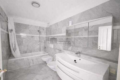 modernes Badezimmer - Etagenwohnung mit 76,00 m&sup2; in Altona zum Kaufen