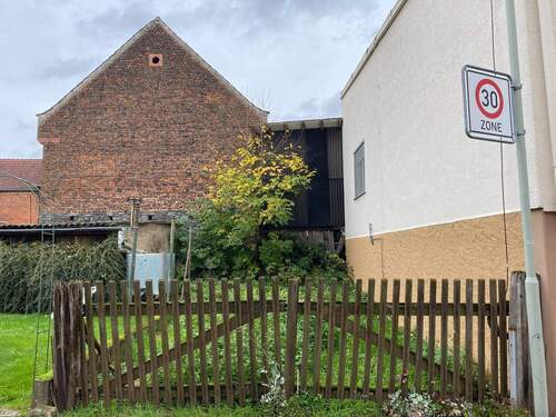 Zugang Seitenstraße - 