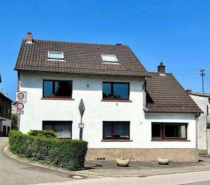 Vorderansicht - Quierschied: Das ideale Zuhause mit großem Raumangebot!