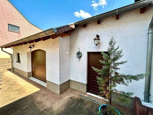 seitl. Ansicht - 8 Zimmer Mehrfamilienhaus, Wohnhaus in Quierschied