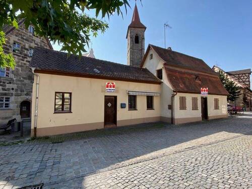 ex 1 - Histor. Altstadthaus: Gewerbe und Wohnen (DMS) EG:3 Räume+Küche, 2WC 72m² Wfl. OG:2 Räume 47m² Nfl. in Lauf Innenstadt