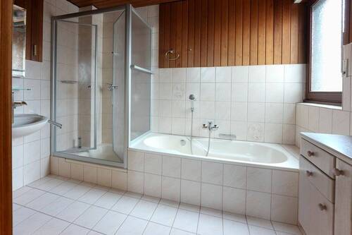 Badez.-OG-Anbau.jpg - Mehrfamilienhaus, Wohnhaus mit 152,00 m&sup2; in Düren zum Kaufen