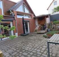 41542 Dormagen-Gohr: Hochwertiges, freistehendes Einfamilienhaus mit Hoffläche und Garagen