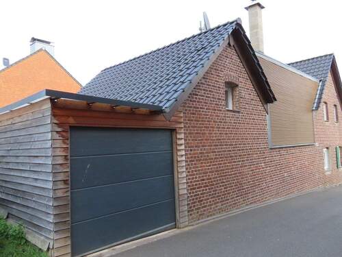 Hausseite/Garage - 