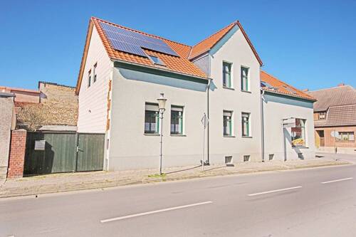 Hausansicht / Zufahrt - 1 Zimmer Mehrfamilienhaus, Wohnhaus zum Kaufen in Oranienbaum-Wörlitz