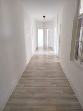 Flur - 3 Zimmer Etagenwohnung zur Miete in Dessau-Roßlau