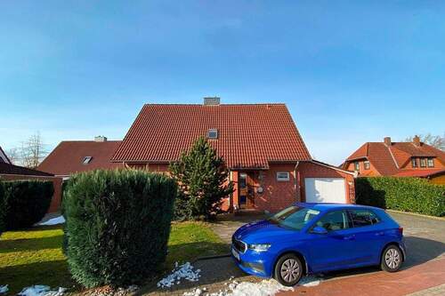 Bild - Gepflegtes, familiengerechtes Einfamilienhaus mit Garage, Geräteraum und Wintergarten