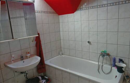 Bad mit Wanne, Dusche,WC,Waschbecken - 