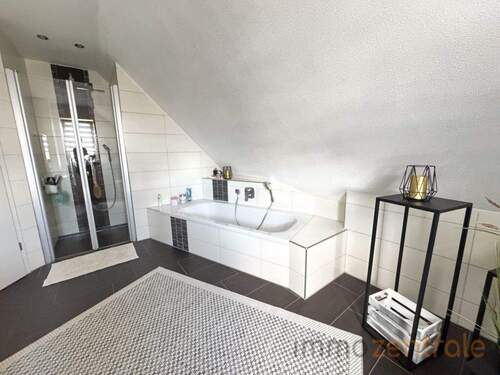 747D97B2-32E1-44B8-9FBB-64448396AFD8_1_105_c - 