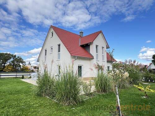 13884FF7-41F9-44F9-A94B-B2B395F920A3_1_105_c - 