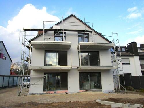 Hausansicht - Haus im Haus ! 5-Zi. Terr. Neubau-Whg. in Nürnberg - Kettelersiedlung Wohnung mieten