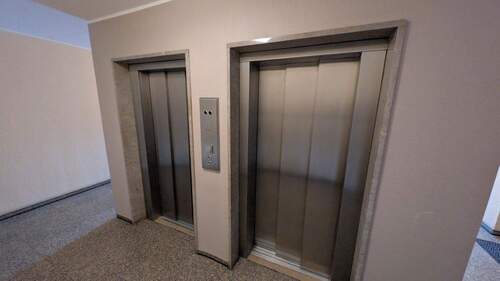 Aufzugsanlage von 2018 - 2 Zimmer Etagenwohnung in Wuppertal