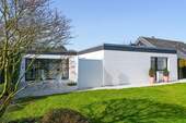 Garten - Ebenerdig Wohnen: Flachdachbungalow mit Garage und Garten in Nordhorn