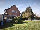 Hausrückseite / Garten - 6 Zimmer Einfamilienhaus in Neustadt