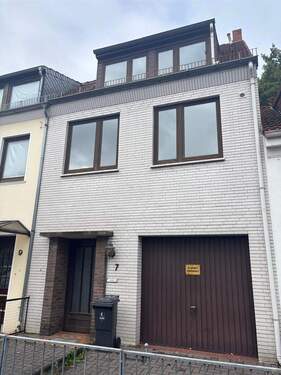 Außenansicht - Reihenhaus in Wesernähe bietet zahlreiche Gestaltungsmöglichkeiten