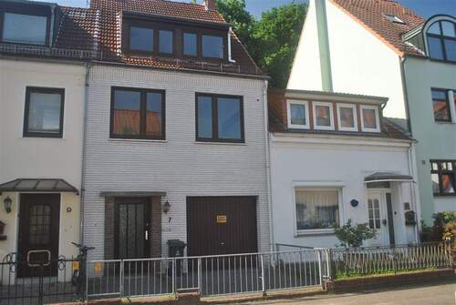 Haus vorne - 5 Zimmer Reihenmittelhaus zum Kaufen in Bremen