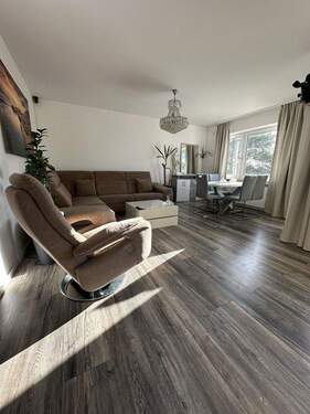 Bild 1 - .'Toplage! 3-Zimmer-Wohnung · ?? Perfekt für Pendler nach FRANKFURT (15 Min.) inklusive Stellplatz.