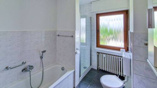 Whg2, Bad mit Dusche und Wanne - 