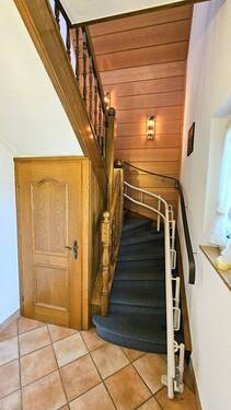 Whg1, Hauseingangsbereich und Tür zum Keller - 