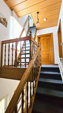 Whg1, Treppen zum DG und Eingangsbereich - 