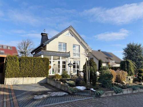 Vorderansicht - 5 Zimmer Einfamilienhaus zum Kaufen in Lage