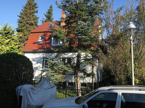 Strassenansicht - 7 Zimmer Einfamilienhaus in Berlin