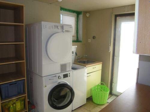 Küche/Waschküche mit Zugang zum Wintergarten - 