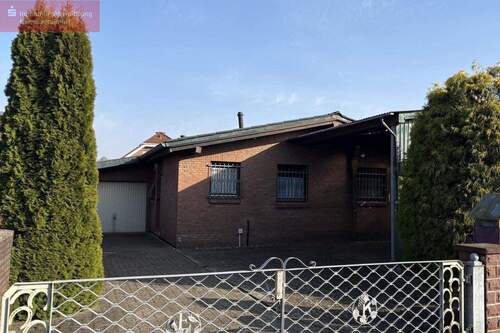 Vorderansicht - Charmanter Bungalow mit großem Garten