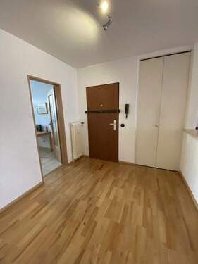 Flur mit Einbauschrank - 