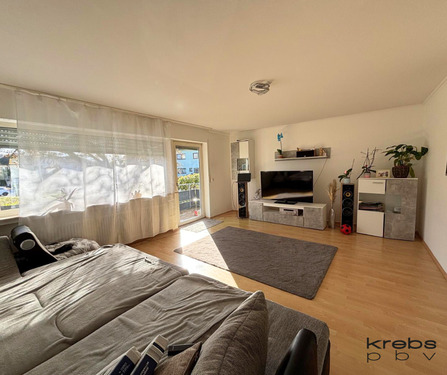 Wohnzimmer mit angrenzenden Balkon - 3 Zimmer Etagenwohnung zur Miete in Wittlich