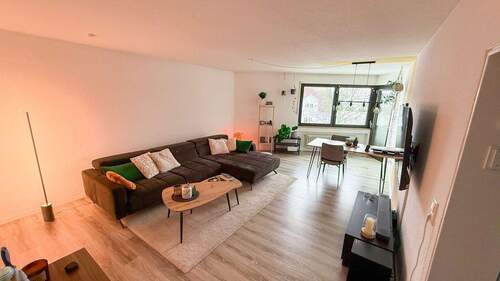 Wohnzimmer - Tirschenreuth! Gepflegte 3-Zimmer-Wohnung mit Balkon