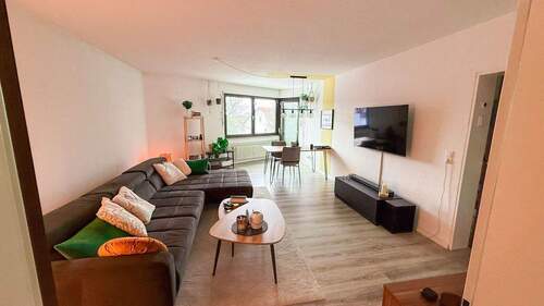 Wohnzimmer - 3 Zimmer Etagenwohnung zur Miete in Tirschenreuth