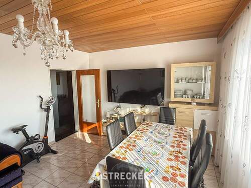 Wohnzimmer - 3 Zimmer Etagenwohnung zum Kaufen in Eggenstein-Leopoldshafen