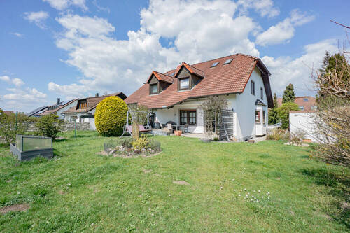 Garten / Ansicht Südost - Attraktive Doppelhaushälfte in Allersberg mit ausgebautem Spitzboden, Südgarten und unverbaubarem Ausblick