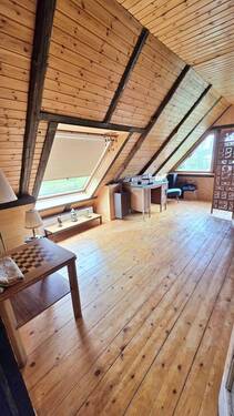 Blick ins Dachgeschosszimmer rechts - 