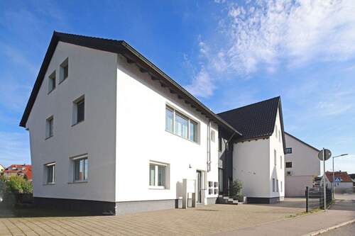 Hausansicht Haus 62+60 - Wohn- und Geschäftshaus mit 2 Wohneinheiten, Büroräumen und Gartengrundstück