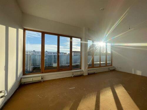 Wohnzimmer - Großzügige 3-Zimmer-Wohnung mit großem Südbalkon - Mietfreie Zeit für Renovierung